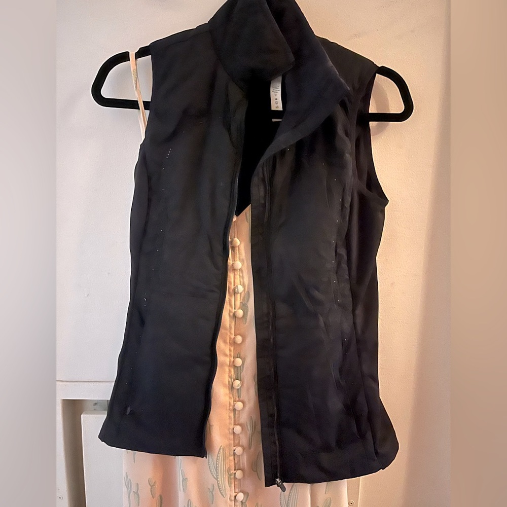 Lululemon black vest . Size 4